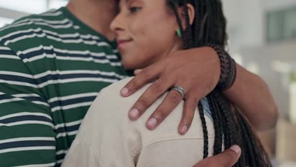 Las Manos Pareja Abrazo Casa Para Amor Cuidado Relajarse Juntos — Vídeos de Stock