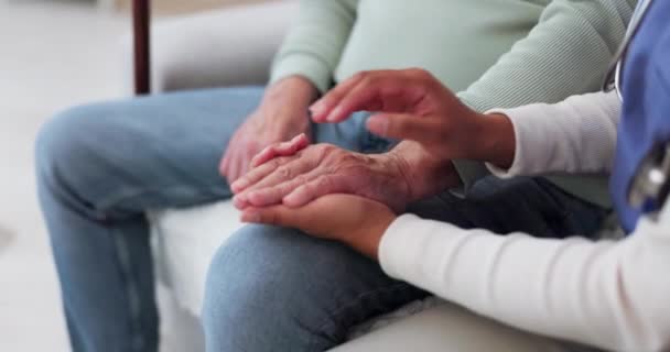 Aconselhamento Homem Cuidador Mãos Dadas Para Apoio Empatia Pelo Serviço — Vídeo de Stock