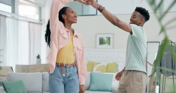 Liebe Tanz Und Glückliches Schwarzes Paar Wohnzimmer Zusammen Für Pflege — Stockvideo