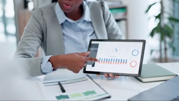 Geschäftsleute Hände Und Tablet Präsentation Für Börsenvorschlag Datenanalyse Und Gewinn — Stockvideo