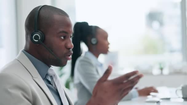 Call Center Telemarketing Consulente Maschile Ufficio Facendo Una Consulenza Online — Video Stock