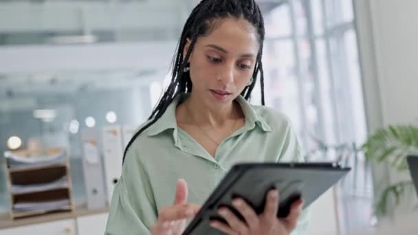 Business Tablet Vrouw Functie Voor Onderzoek Planning Planning Management Focus — Stockvideo