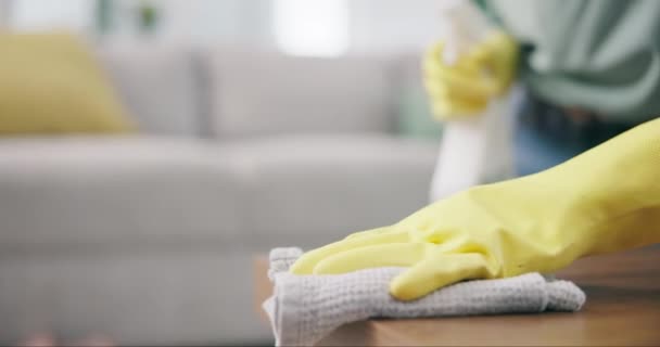 Limpieza Productos Mujer Limpiando Los Muebles Con Detergente Tela Guantes — Vídeos de Stock