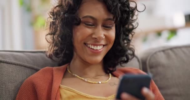 Domů Telefon Tvář Ženy Smějící Legrační Online Komiks Mobilní App — Stock video
