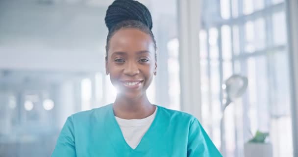 Lächeln Gesicht Und Eine Schwarze Frau Oder Ein Arzt Einem — Stockvideo