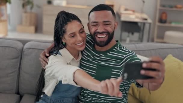 Casa Selfie Casal Com Amor Sorriso Carinho Com Cuidado Romance — Vídeo de Stock