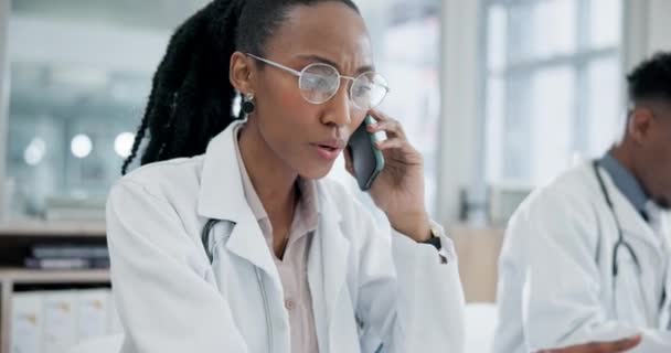 Appel Téléphonique Soins Santé Une Femme Noire Médecin Hôpital Pour — Video