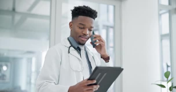 Tableta Llamada Telefónica Médico Negro Hospital Para Investigación Innovación Tratamiento — Vídeo de stock