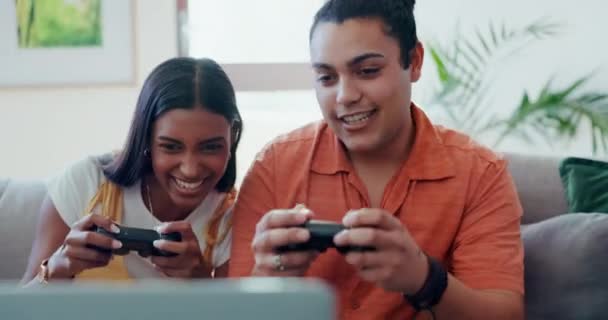 Rahatla Mutlu Video Oyunu Oynayan Bir Çift Rekabetçi Rekabetçi Gülen — Stok video