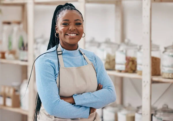 Supermarkt Kruidenierswinkel Portret Van Zwarte Vrouw Met Gekruiste Armen Voor — Stockfoto