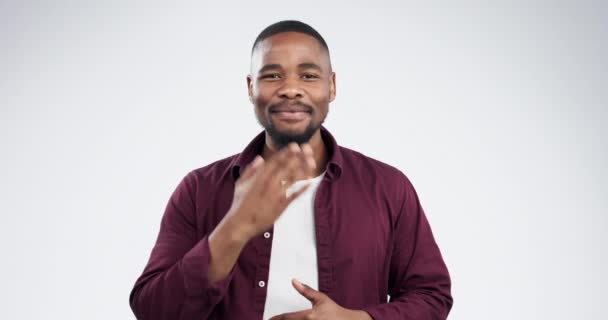 Gracias Comunicación Retrato Hombre Negro Intérprete Lenguaje Señas Aislado Fondo — Vídeo de stock