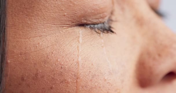 Płacz Oczy Smutna Kobieta Zbliżają Się Depresji Błędu Lub Kryzysu — Wideo stockowe