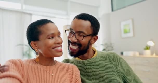 Black Couple Happy Selfie Relax Living Room Live Streaming Social — Stock Video