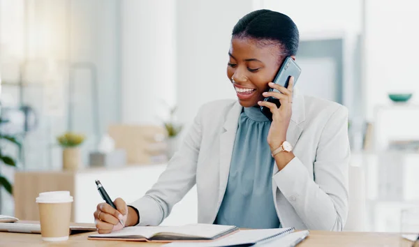 Schwarze Frau Telefonieren Und Schreiben Buch Beratung Für Finanzberatung Gespräch — Stockfoto