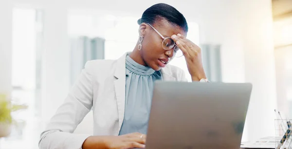 Бизнес Голова Чернокожая Женщина Стрессом Выгоранием Перегрузкой Работе Депрессией Ноутбуком — стоковое фото