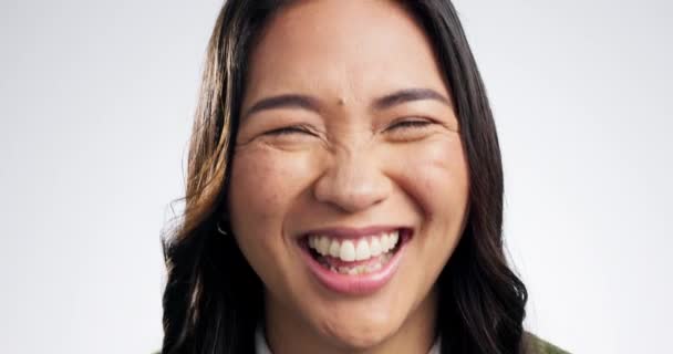 Happy Face Woman Laughing Studio Funny Comic Comedy Joke Conversation — Stock Video