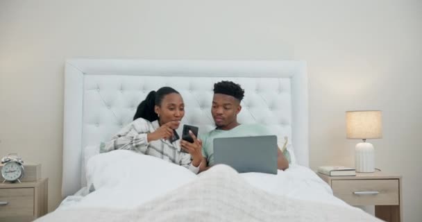 Black Couple Online Shopping Happy Bed Laptop Phone Tech Online — Stock Video