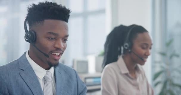 Zwarte Man Callcenter Telefoongesprek Crm Contact Met Ons Met Communicatie — Stockvideo