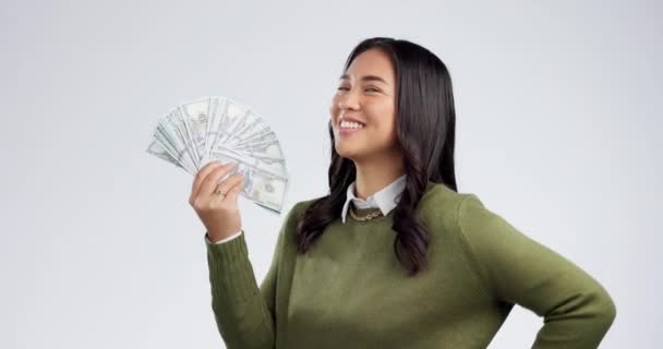 Деньги Вентилятор Финансы Женщина Долларами Богатство Бонус Счетами Изолированы Белом — стоковое видео