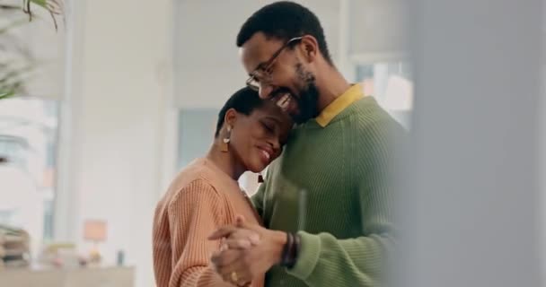 Amour Danse Heureux Couple Noir Dans Salon Pour Profiter Musique — Video