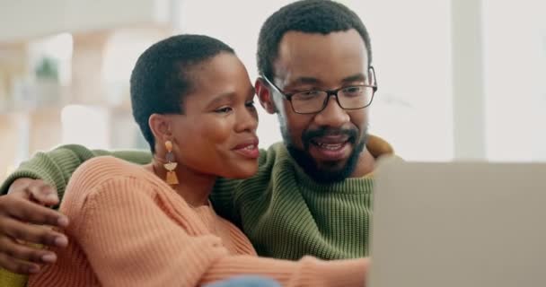 Parler Internet Couple Noir Avec Ordinateur Portable Amour Connexion Pour — Video