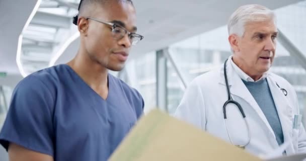 Medicin Lagarbete Och Lärande Med Läkare Och Konsultation För Praktik — Stockvideo
