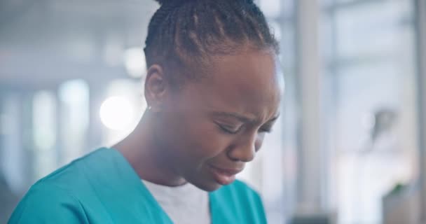 Mujer Negra Enfermera Llorando Salud Mental Triste Con Depresión Ayuda — Vídeos de Stock