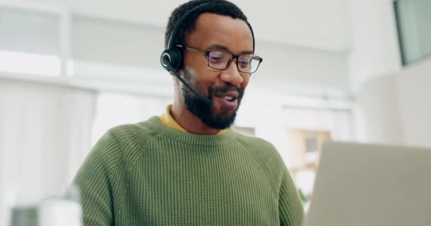 Мікрофон Людина Відеодзвінок Ноутбуці Домашньому Офісі Віртуального Консалтингу Телемаркетингу Підтримки — стокове відео