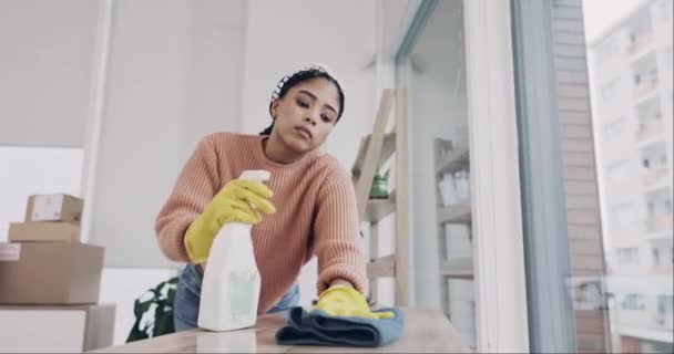 Reiniging Spray Meubilair Met Vrouw Woonkamer Voor Hygiëne Huishouding Bacteriën — Stockvideo