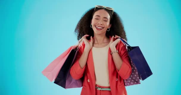 Luxo Saco Compras Sorriso Com Mulher Estúdio Para Designer Boutique — Vídeo de Stock