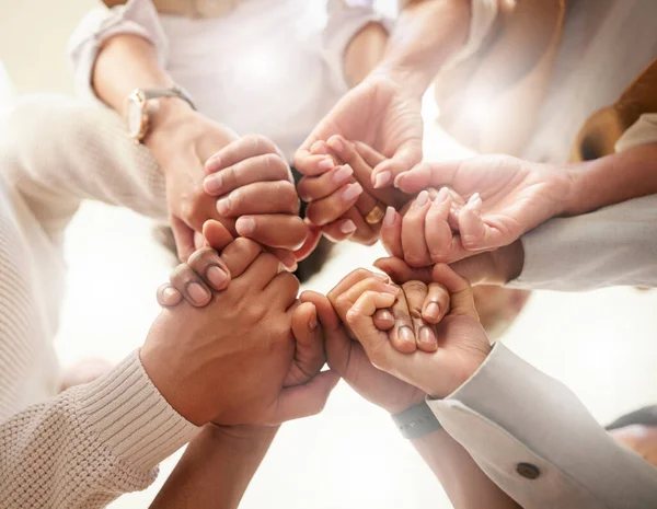 Büro Teamwork Und Händchenhalten Kreis Für Teambildung Vertrauen Und Motivation — Stockfoto