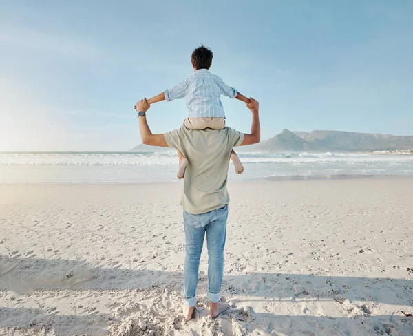 Dad Child Beach Piggy Back Together Summer Waves Tropical Island — Stock Photo, Image