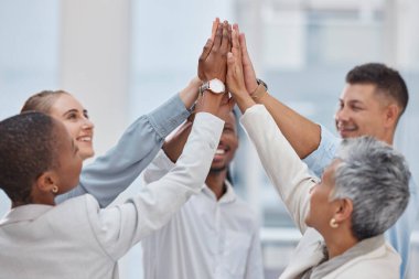 Çak beşlik, grup ya da iş adamları işbirliği, sinerji ya da kurumsal anlaşma, başarı ya da başarıyı kutluyor. Heyecanlı, güven veya çeşitlilik personeli dayanışması, takım oluşturma ve takım çalışması desteği.