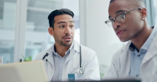 Ospedale Meeting Medici Con Report Interventi Chirurgici Piano Trattamento Diagnosi — Video Stock