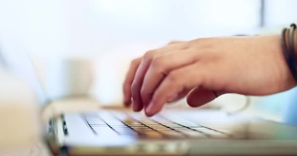 Pisanie Maszynie Laptop Zdalna Praca Biurku Domu Projekt Badawczy Blogu — Wideo stockowe