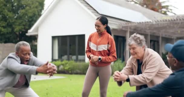 Kurs Coaching Und Fitness Mit Alten Menschen Und Kniebeuge Für — Stockvideo