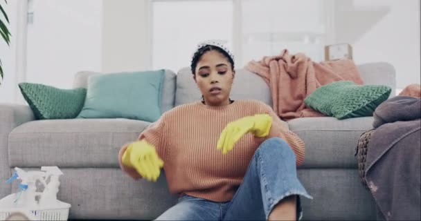 Οικιακές Εργασίες Πονοκέφαλος Και Καθαριστικό Γυναικών Στο Πάτωμα Στρες Και — Αρχείο Βίντεο