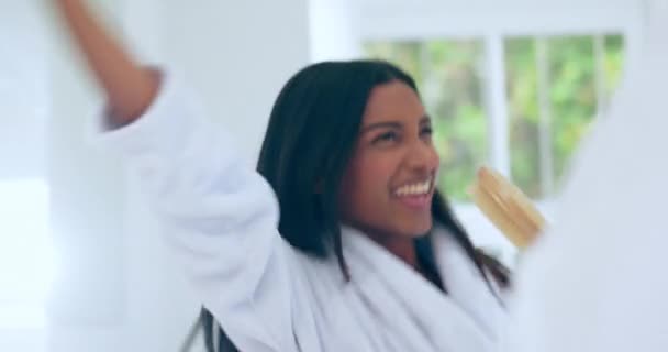 Wird Gesungen Getanzt Und Zweit Heimischen Badezimmer Gefeiert Miteinander Spaß — Stockvideo