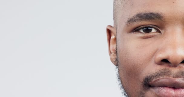 Stüdyoda Siyah Bir Adamın Portresi Olan Göz Görüş Alan Model — Stok video