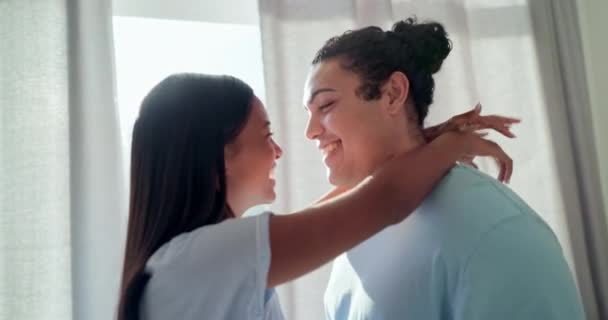 Szczęśliwy Para Pocałunek Miłość Domu Rozbłysk Soczewki Więzi Romans Razem — Wideo stockowe