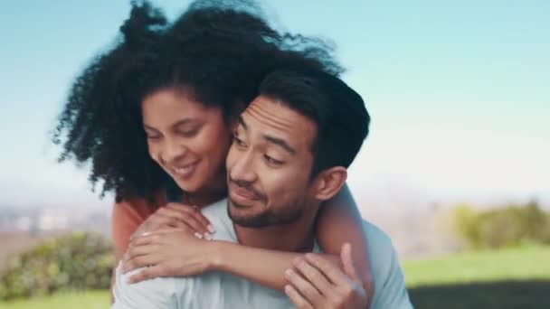 Sırtına Gülümse Aşkla Açık Havada Evlilikle Yaz Tatili Romantizmle Park — Stok video