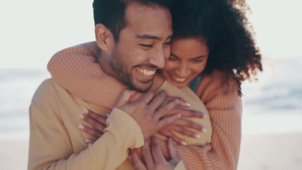 Çift Sevgi Seyahat Ile Sarılma Plaj Balayı Ile Mutluluk Romantizm — Stok video