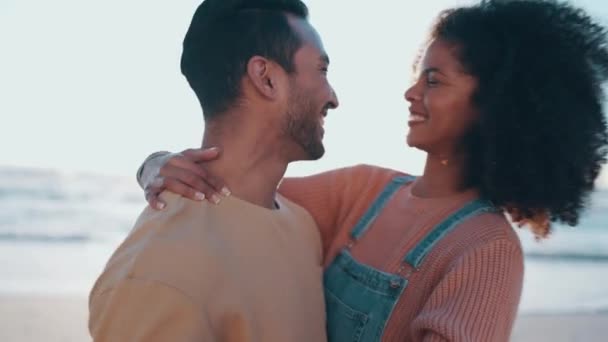 Praia Dança Casal Com Amor Casamento Sorriso Com Relacionamento Aventura — Vídeo de Stock
