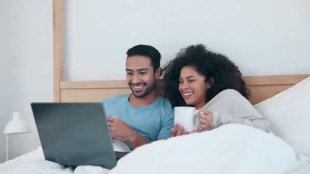 Laptop Coffee Laughing Couple Bed Together Morning Relax Home Computer — Stock Video