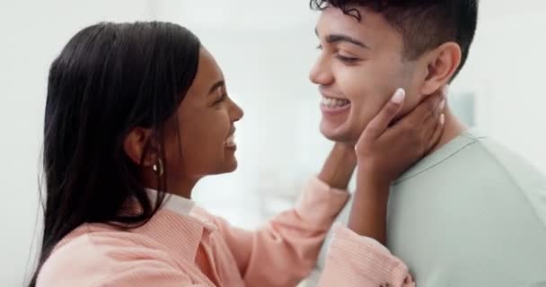 Hjem Pande Par Med Kærlighed Smil Romantik Med Ægteskab Forhold – Stock-video