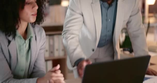 Coaching Laptop Teamwork Med Forretningsfolk Kontoret Planlægning Uddannelse Eller Feedback – Stock-video