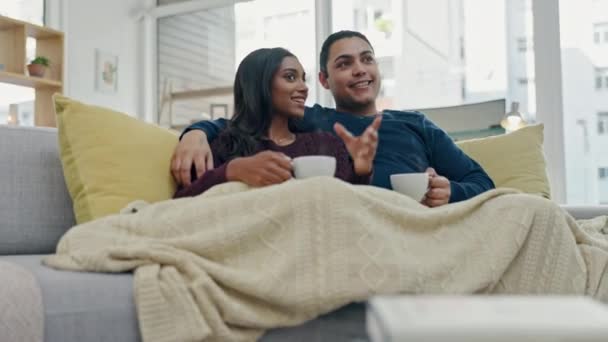 Détendez Vous Café Regarder Télévision Avec Couple Sur Canapé Pour — Video