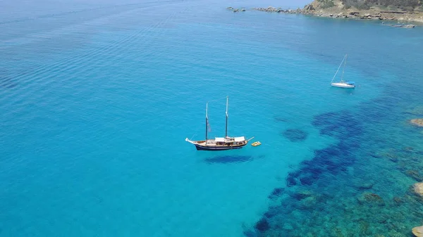 Barco Água Azul Velejando Croácia Sol Verão Férias Oceânicas Relaxar — Fotografia de Stock