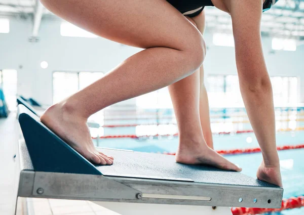Спортсменка Плавання Ноги Старт Блок Змагань Водних Видів Спорту Змагань — стокове фото