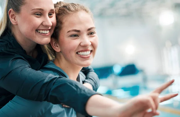 Sport Zwemmen Gezicht Gelukkige Mensen Meeliften Vrienden Hebben Plezier Partner — Stockfoto